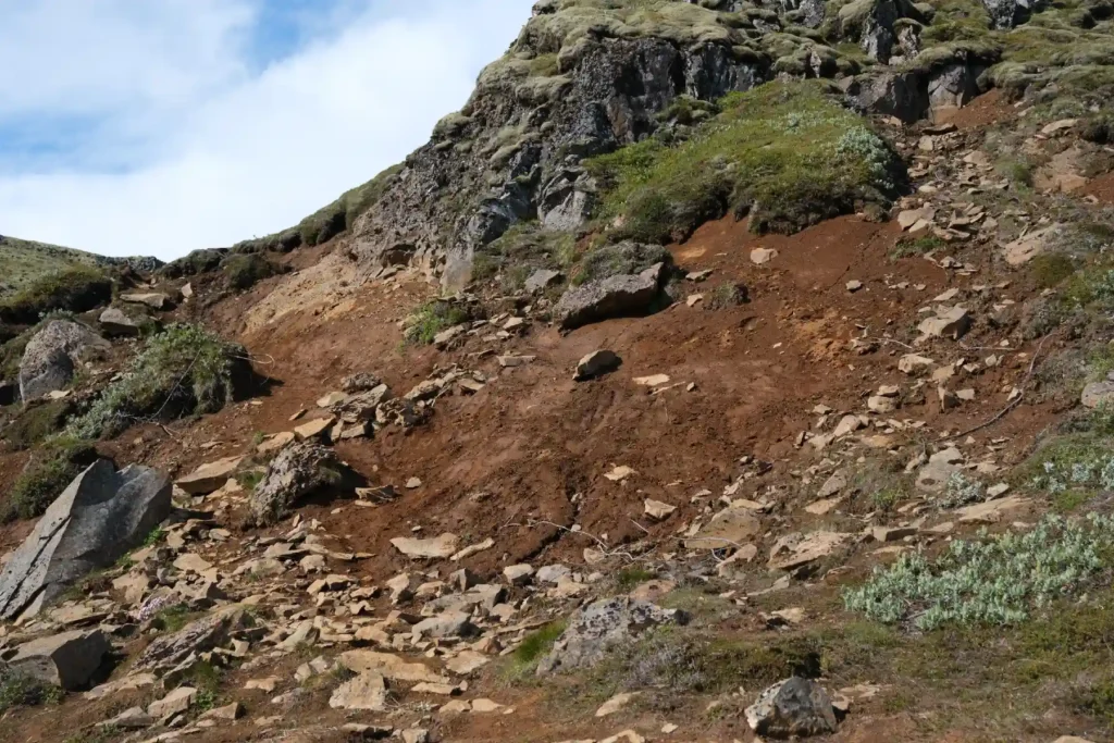 muddy-steep-trail-to-mulafoss