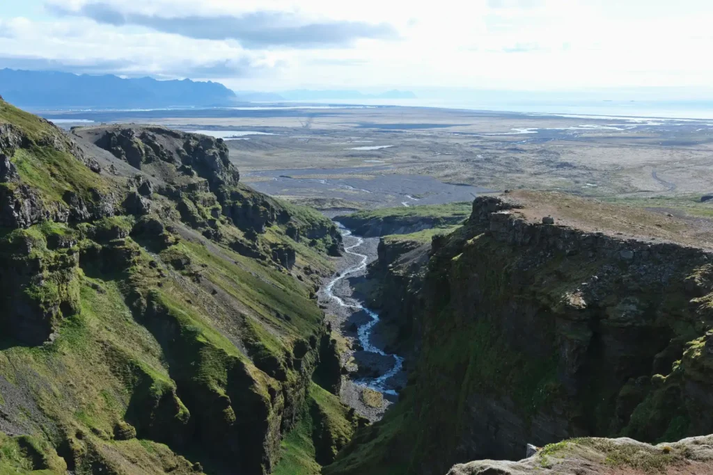 stunning-views-mulagljufur-canyon-hike