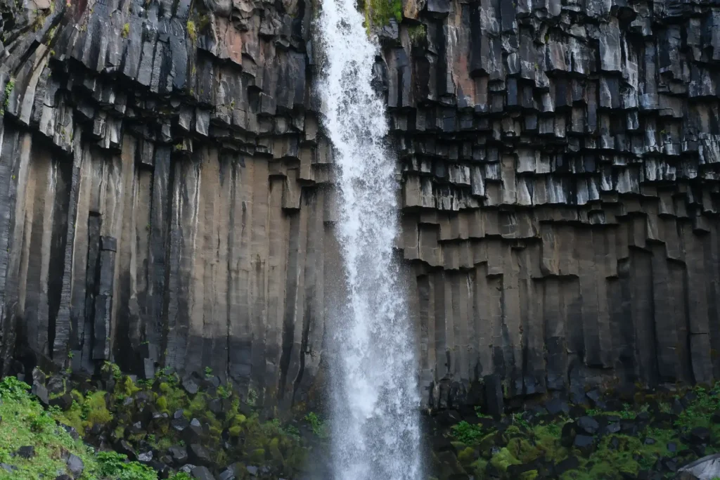 svartifoss-waterfall-detail