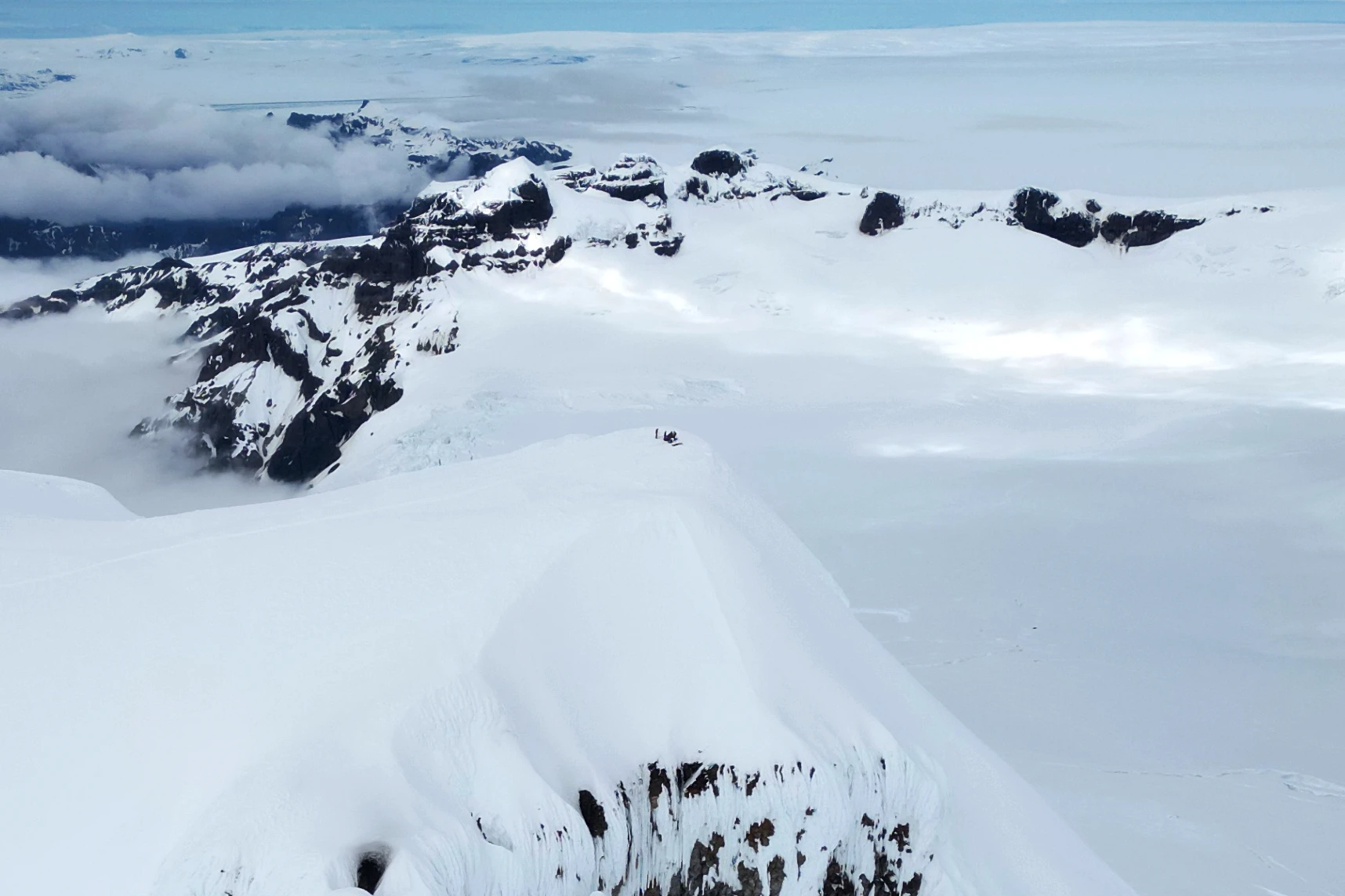 hvannadalshnukur-group-summit